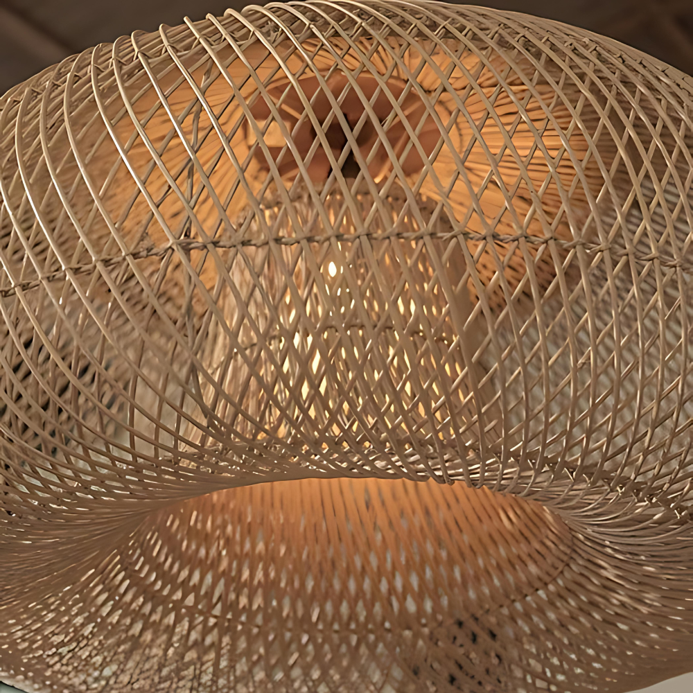 Elegante lampada a sospensione in rattan fatta a mano