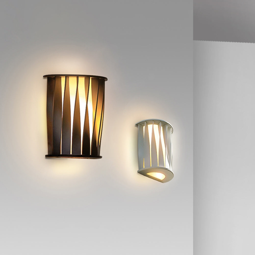 Lumo Modern Outdoor Metal Wall Light