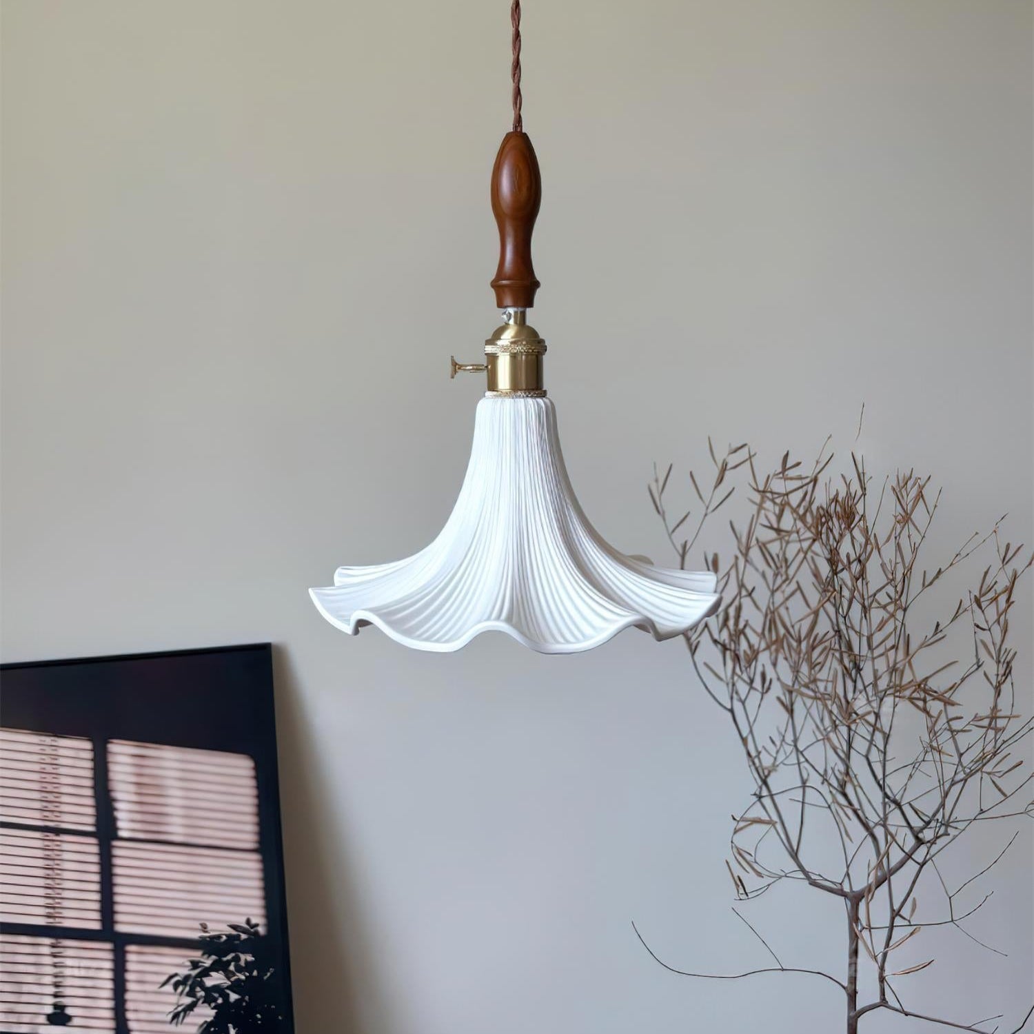 Petalis Charm French Petal Ceramic Pendant Light