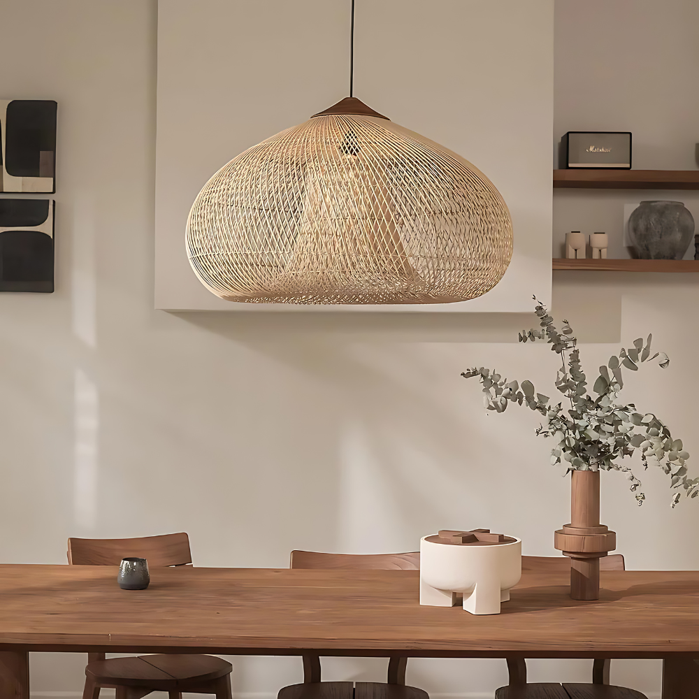Elegante lampada a sospensione in rattan fatta a mano