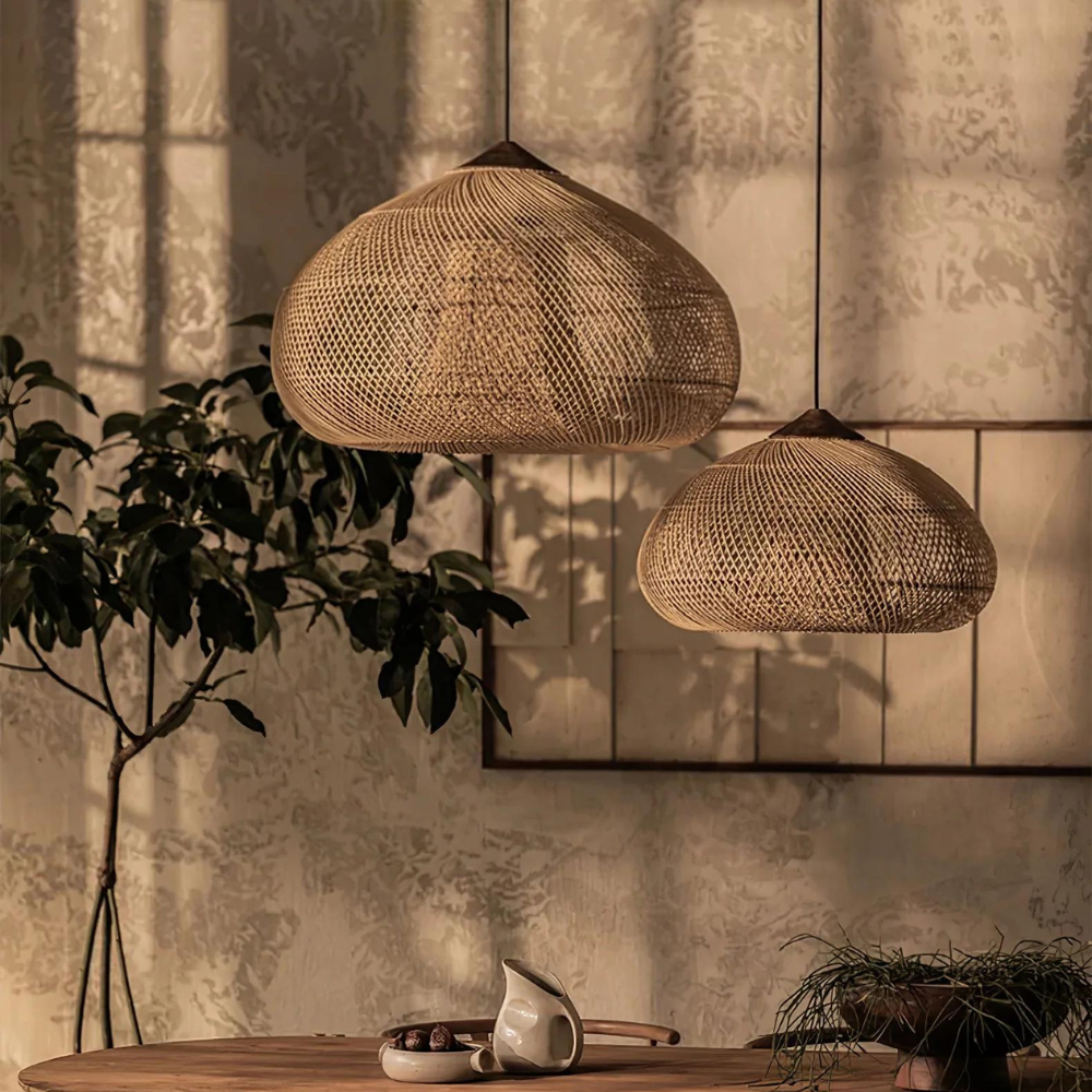 Elegante lampada a sospensione in rattan fatta a mano