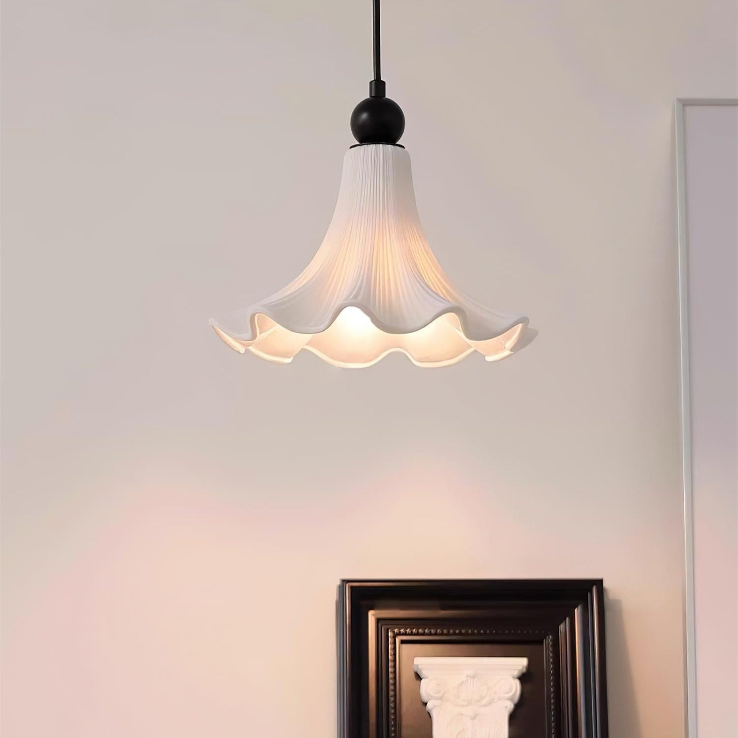 Petalis Charm French Petal Ceramic Pendant Light