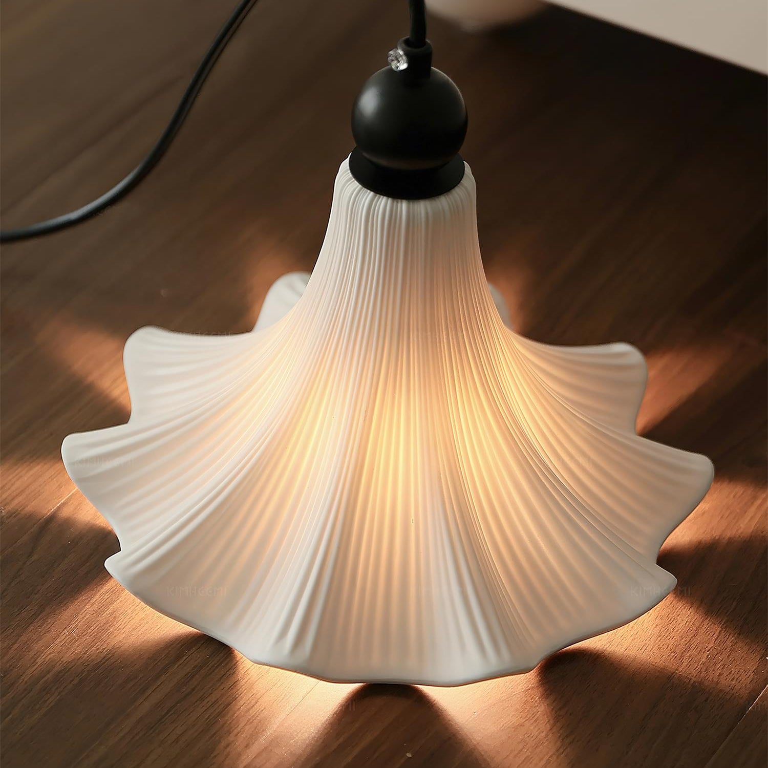 Petalis Charm French Petal Ceramic Pendant Light