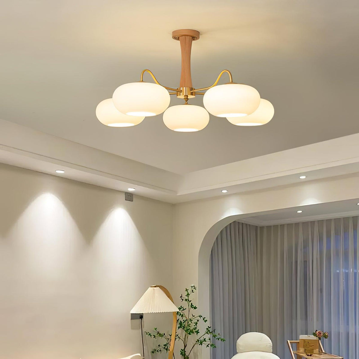 Kaki chandelier in a calm neutral lounge