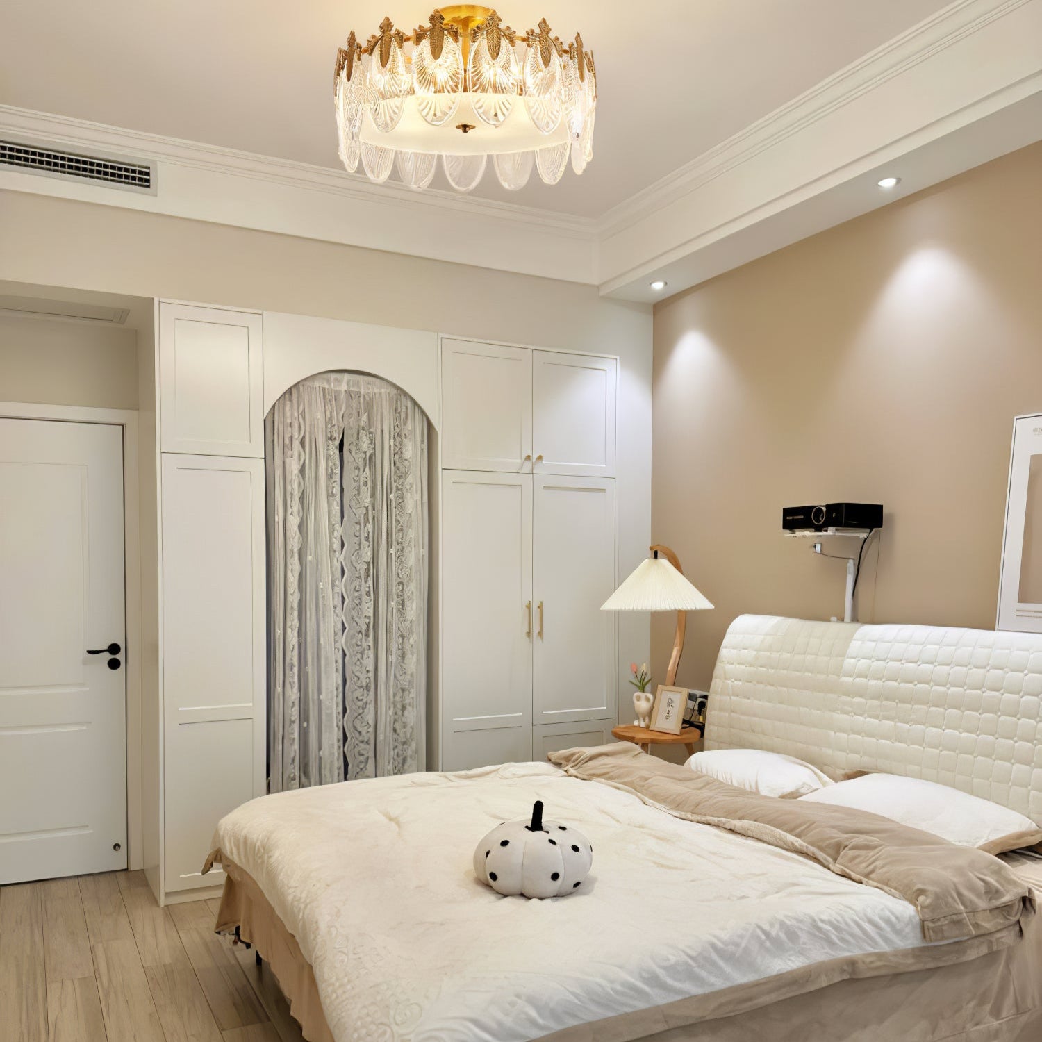 Lucea Bloom Retro Glass Round Chandelier