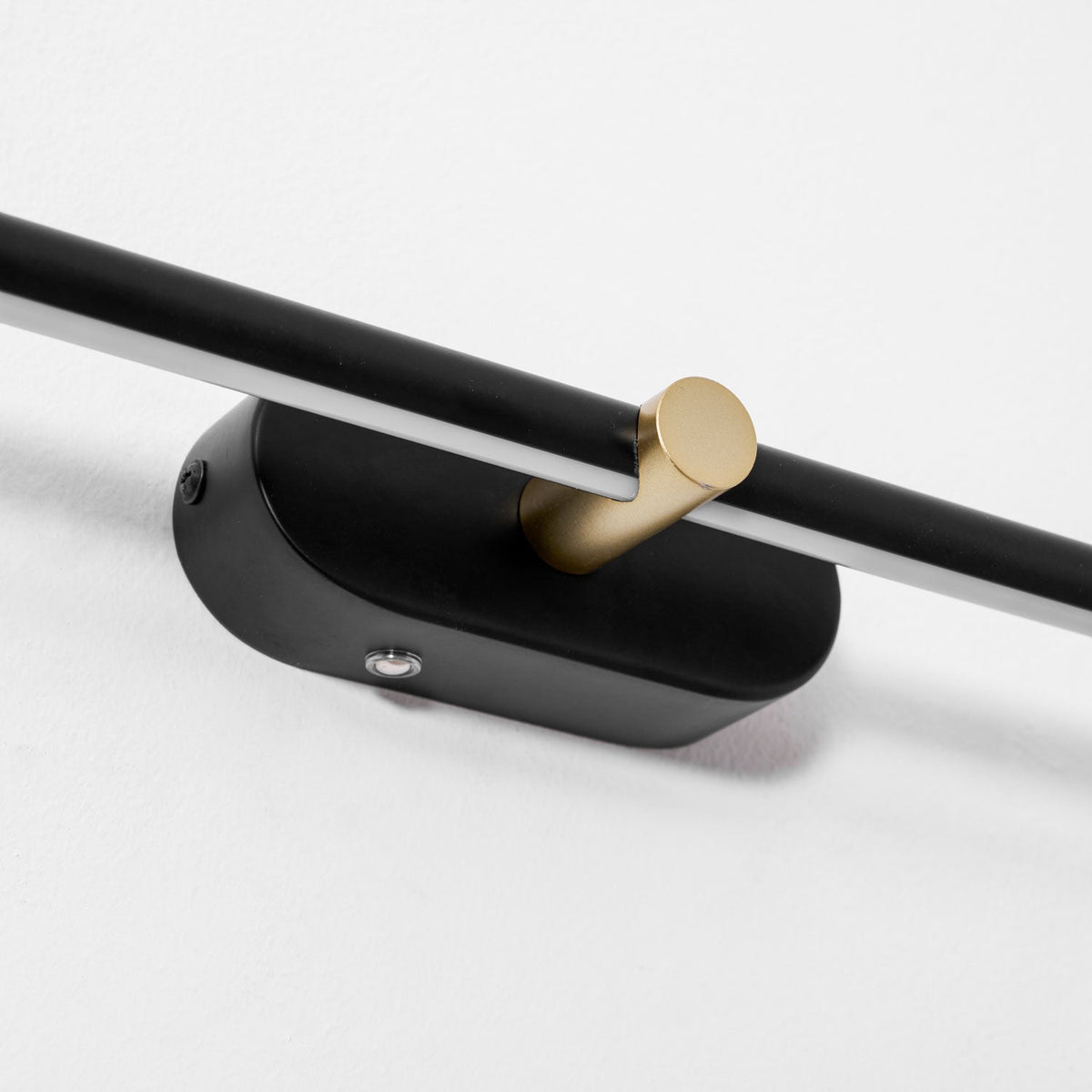Vittoria Nordic Modern Linear Wall Light