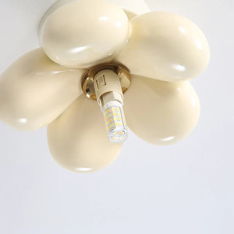 Lampada da soffitto con fiori scandinavi