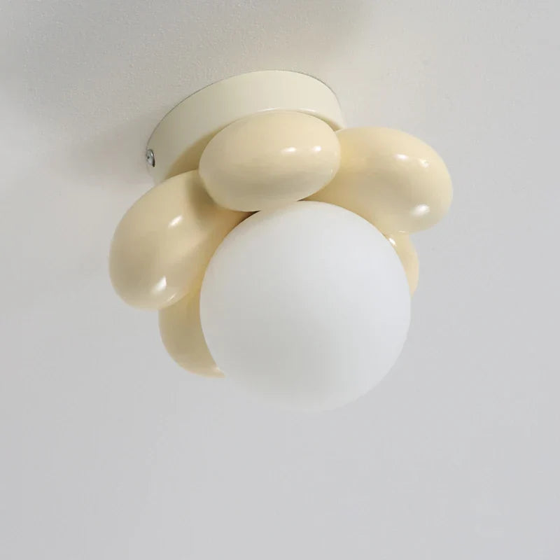 Lampada da soffitto con fiori scandinavi