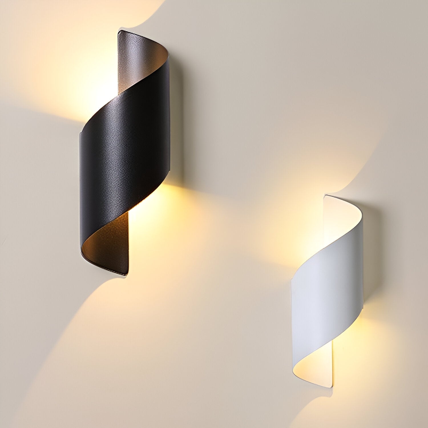 Nordic Aluminum Wave Wrap Wall Light