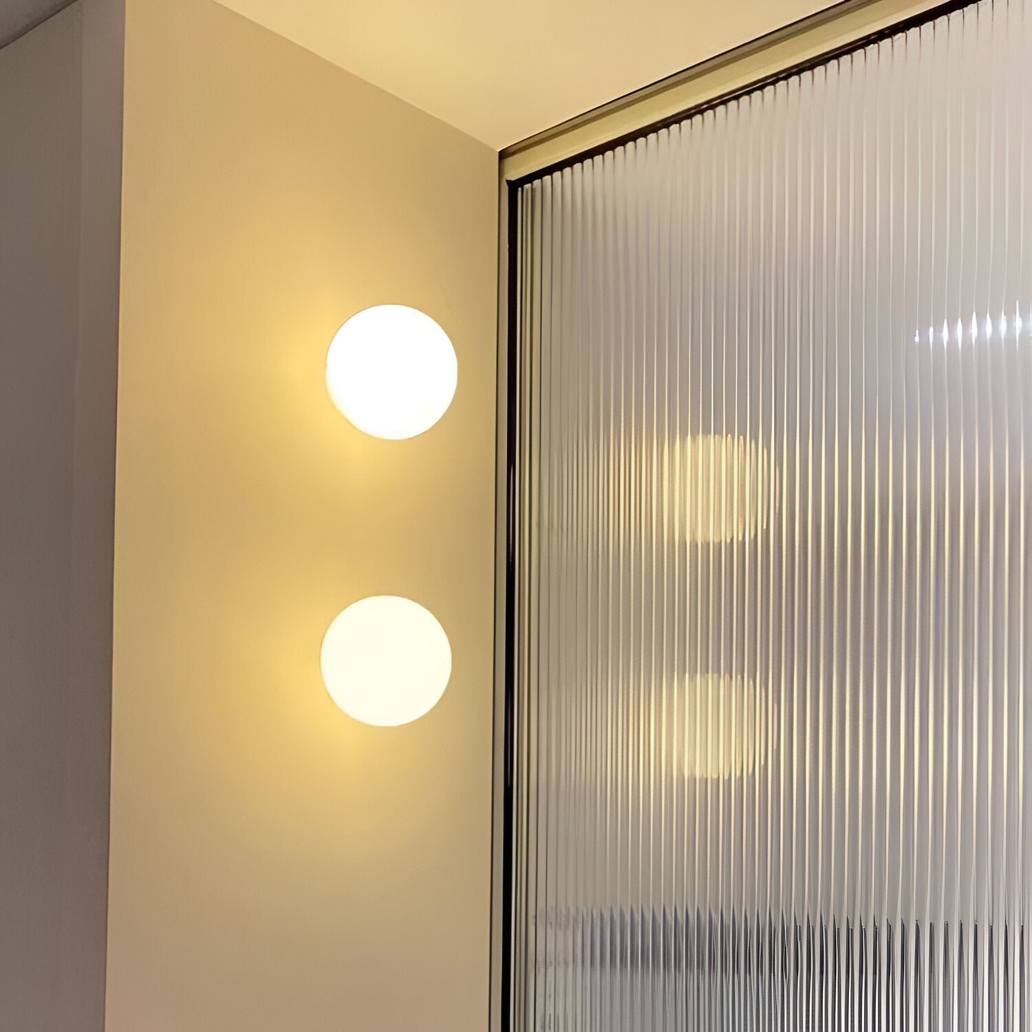 Dioscuri Minimalist Round Glass Wall Light