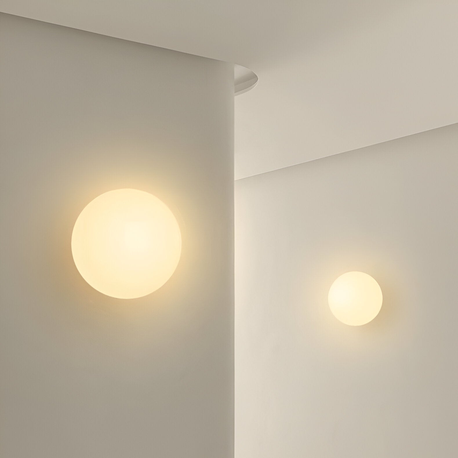 Dioscuri Minimalist Round Glass Wall Light