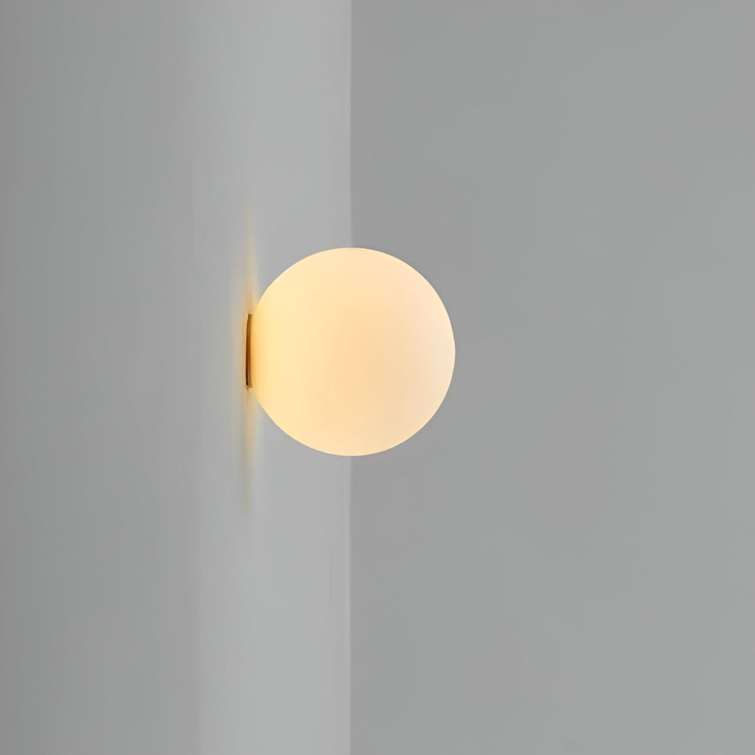 Dioscuri Minimalist Round Glass Wall Light