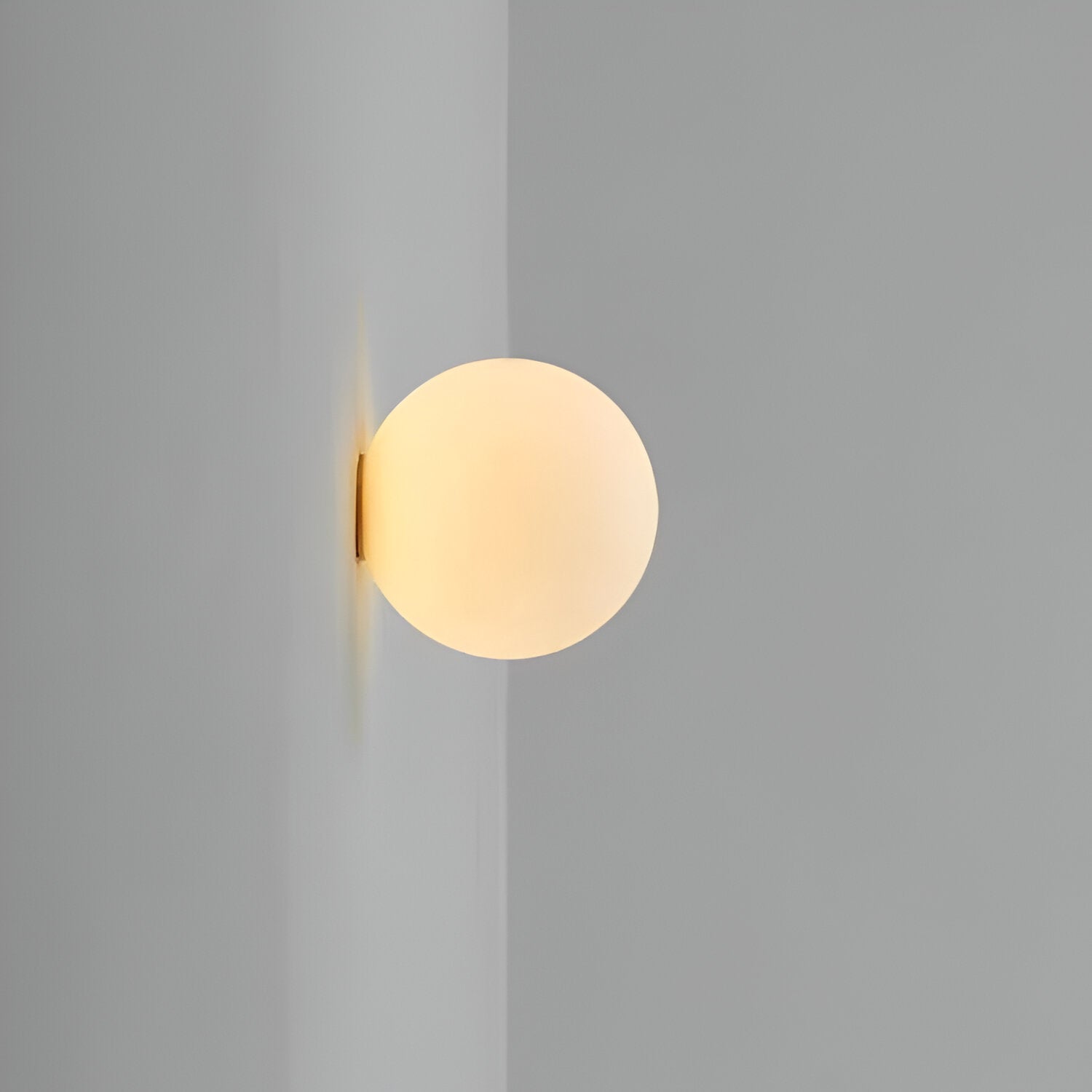 Dioscuri Minimalist Round Glass Wall Light