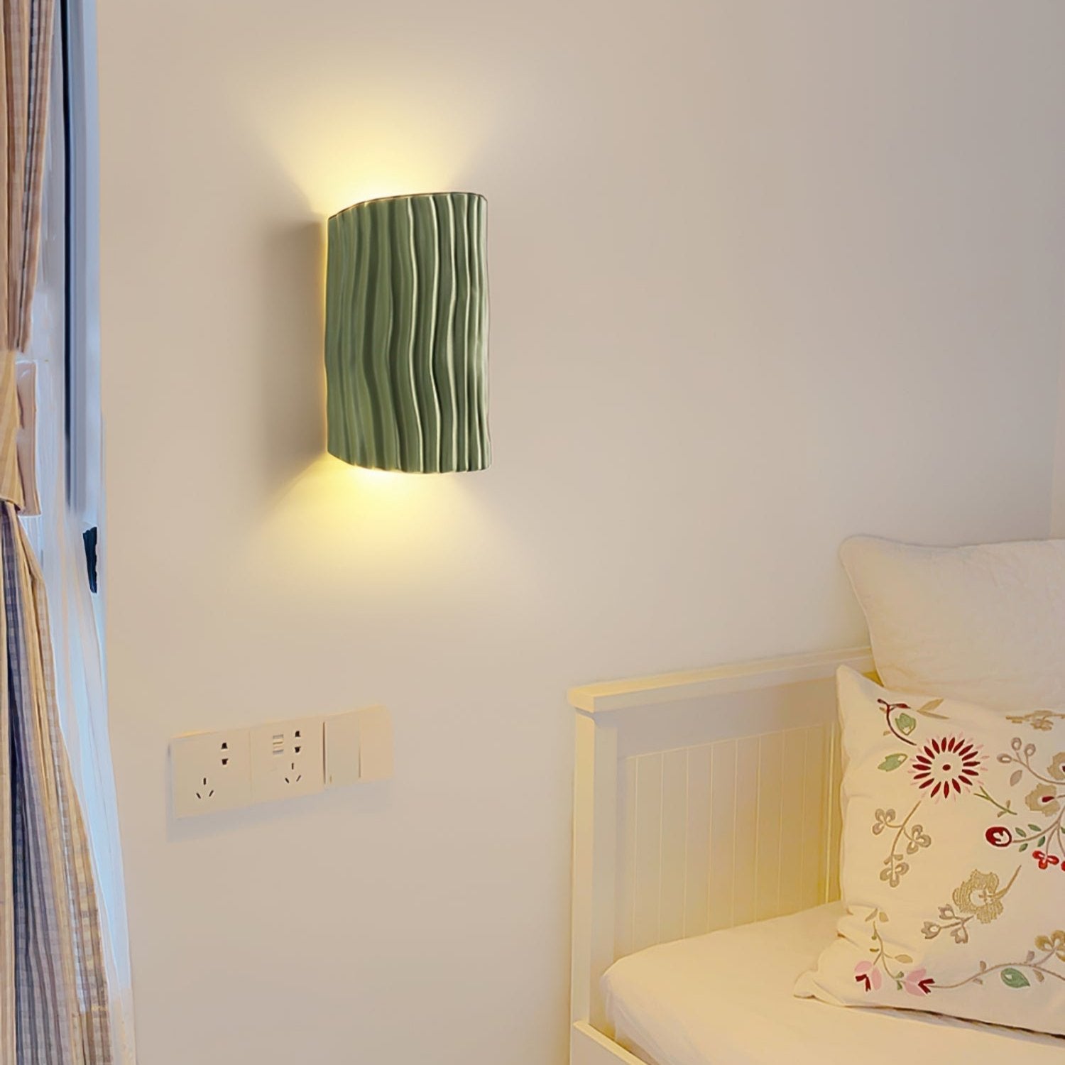 Clarity Curve Japandi Resin Wall Light