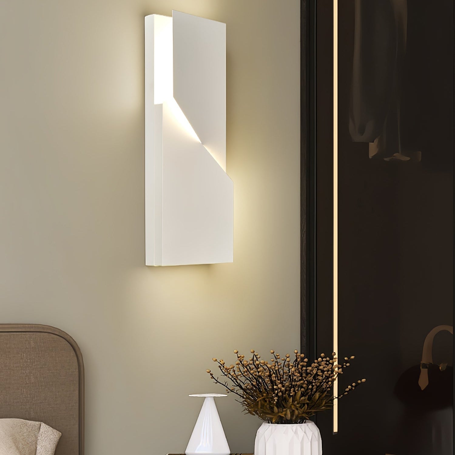 The Geometry of Silence Minimalist Aluminum Wall Light