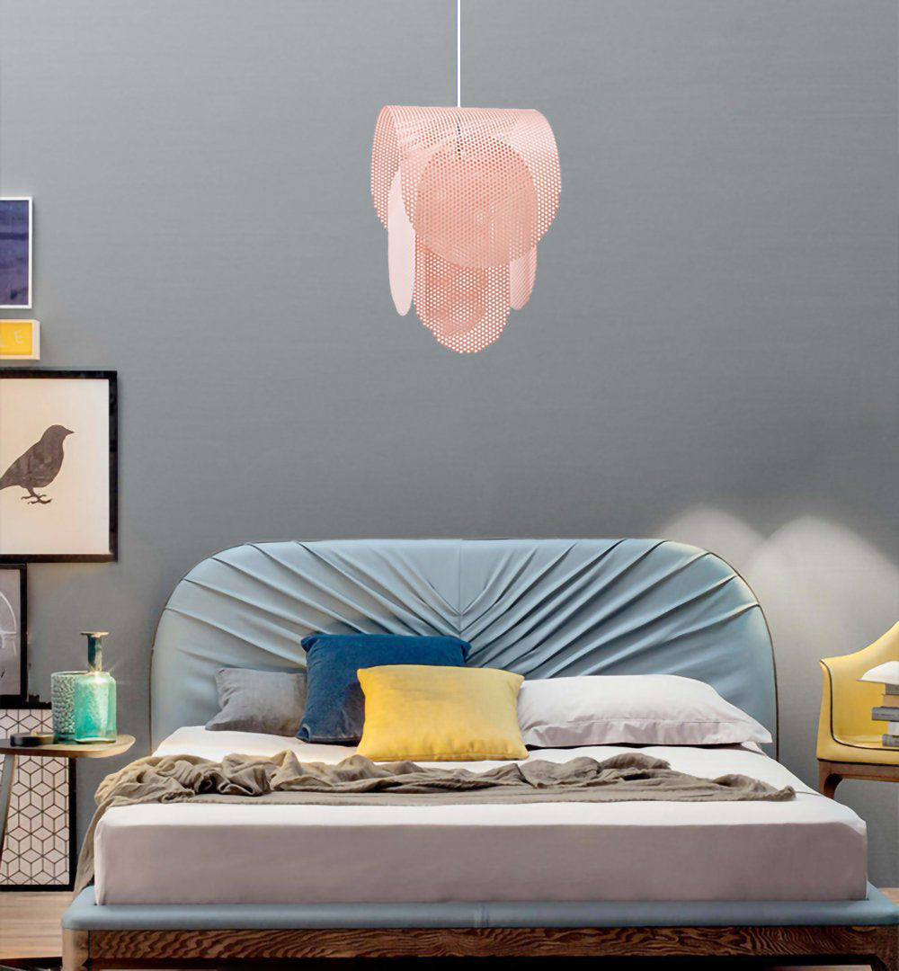 Perforierte Metallpendelleuchte