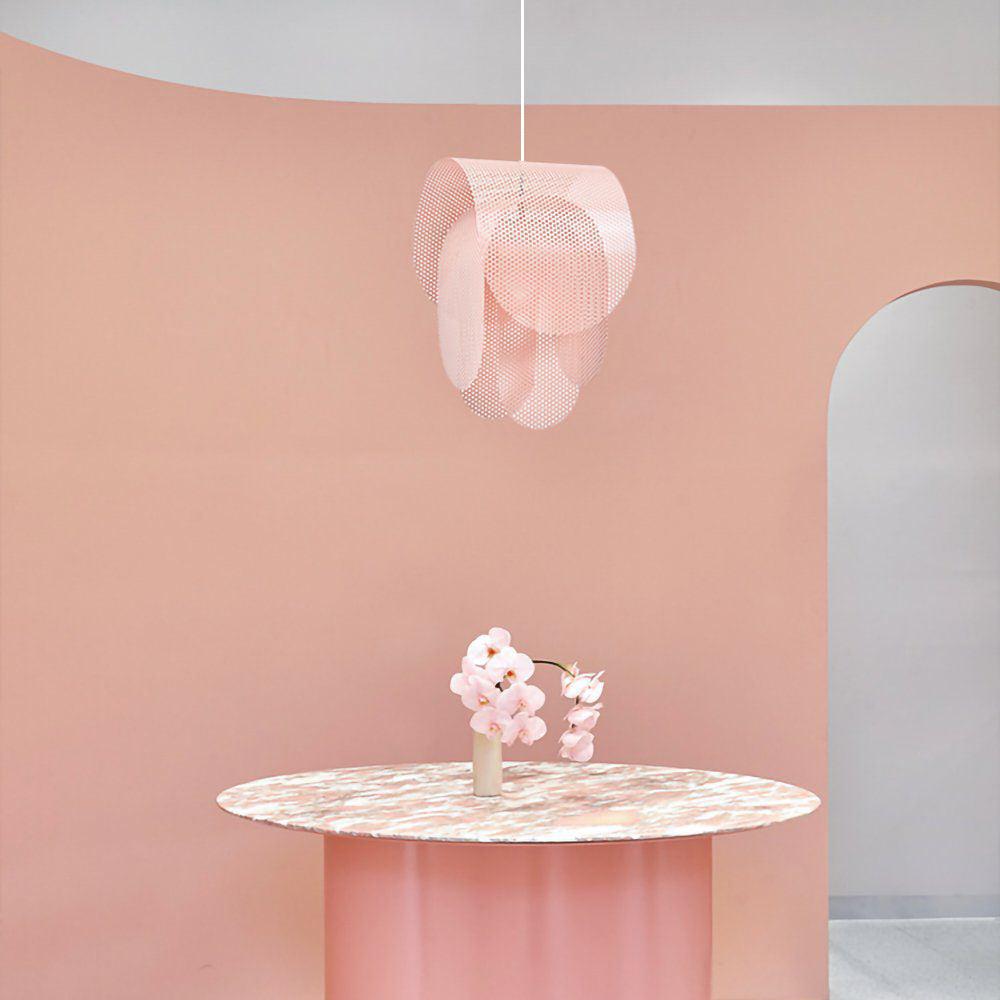 Perforierte Metallpendelleuchte