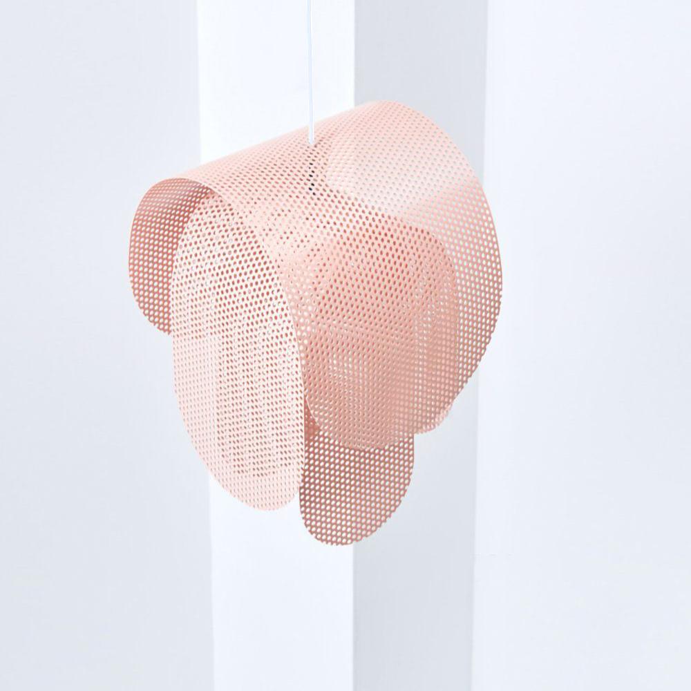 Perforierte Metallpendelleuchte