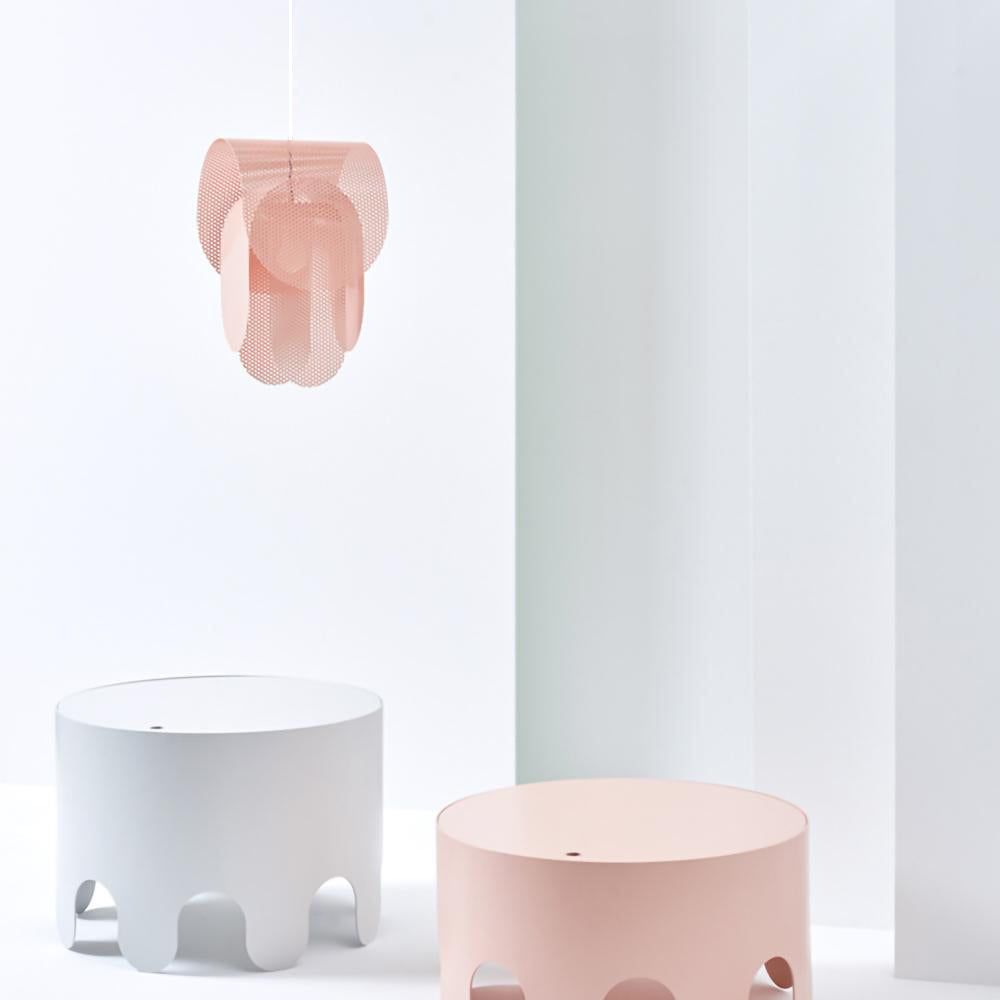 Perforierte Metallpendelleuchte