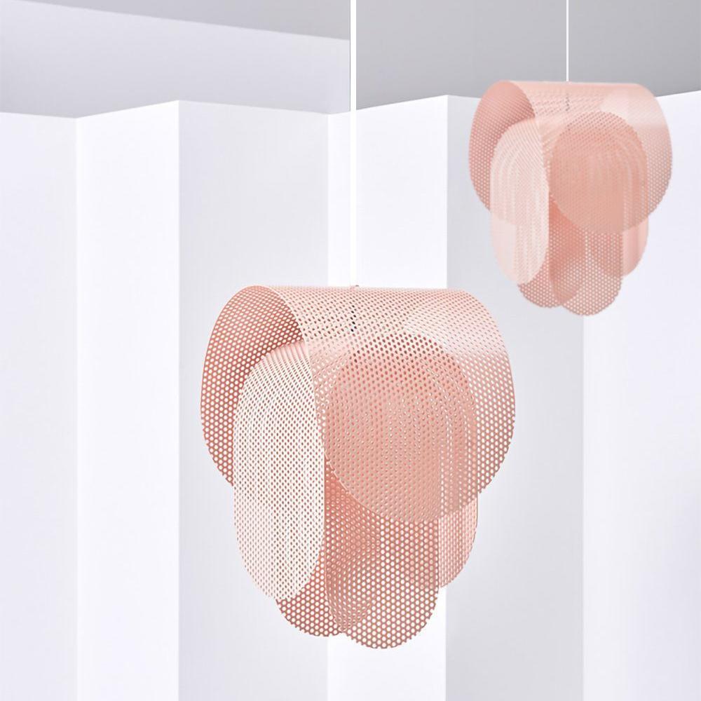 Perforierte Metallpendelleuchte