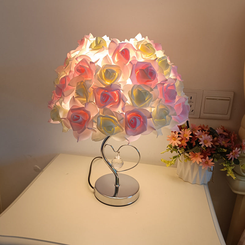 Lampe de table en tissu en fer à fleurs créatives