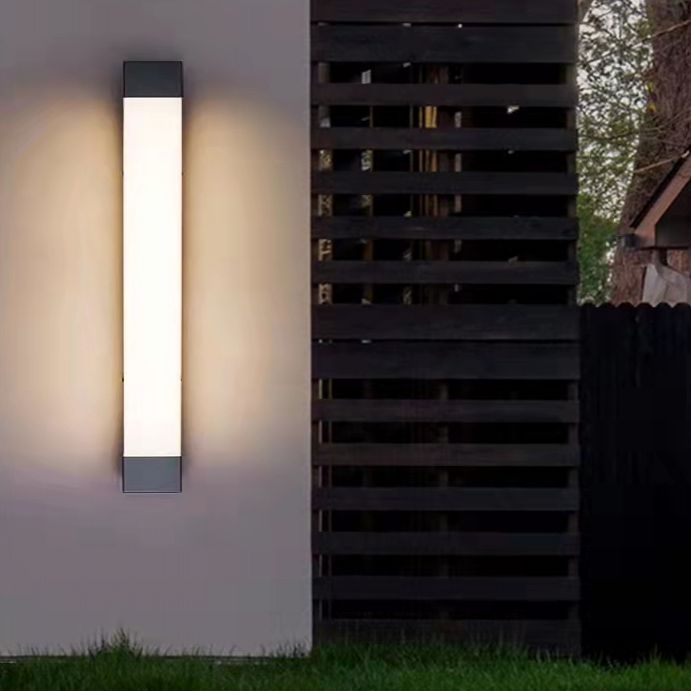 Minimalist Waterproof Linear Outdoor Lamp