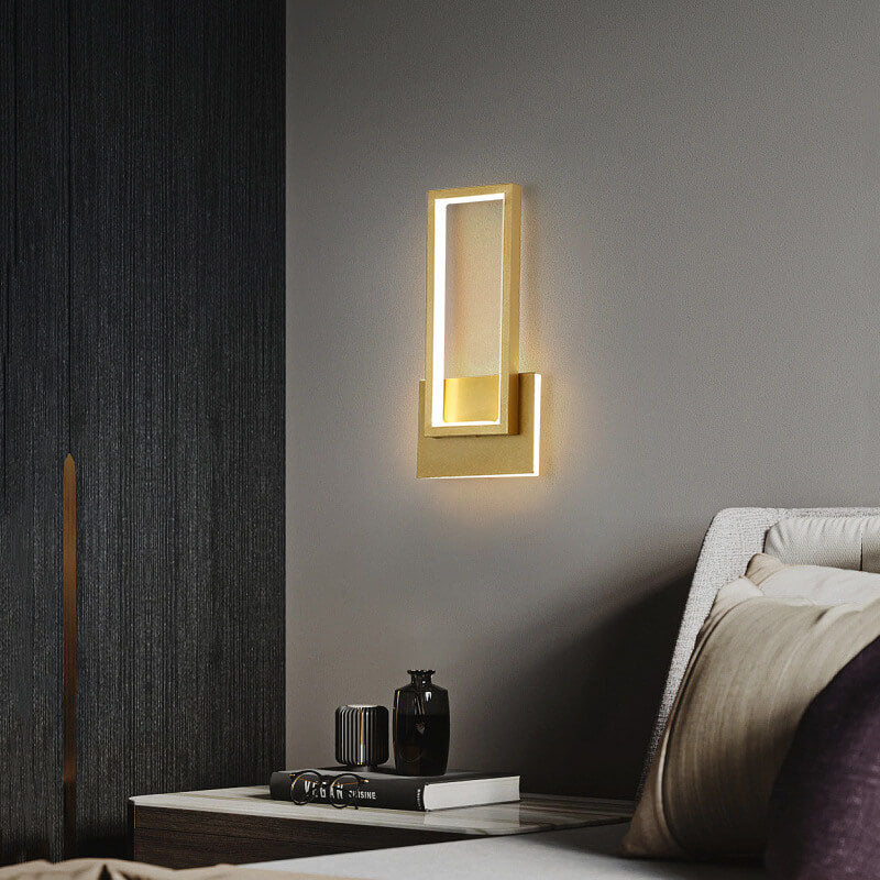 Lampe LED dorée luxueuse au design minimaliste