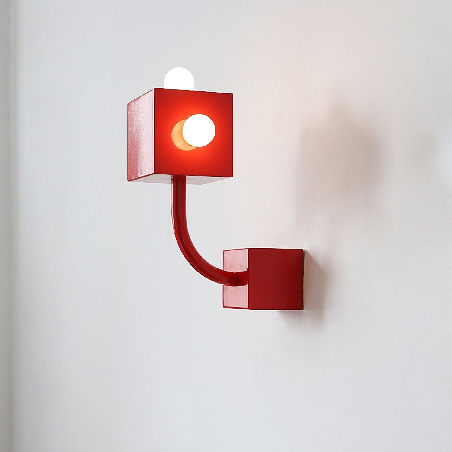 Lampe murale cube rouge moderne