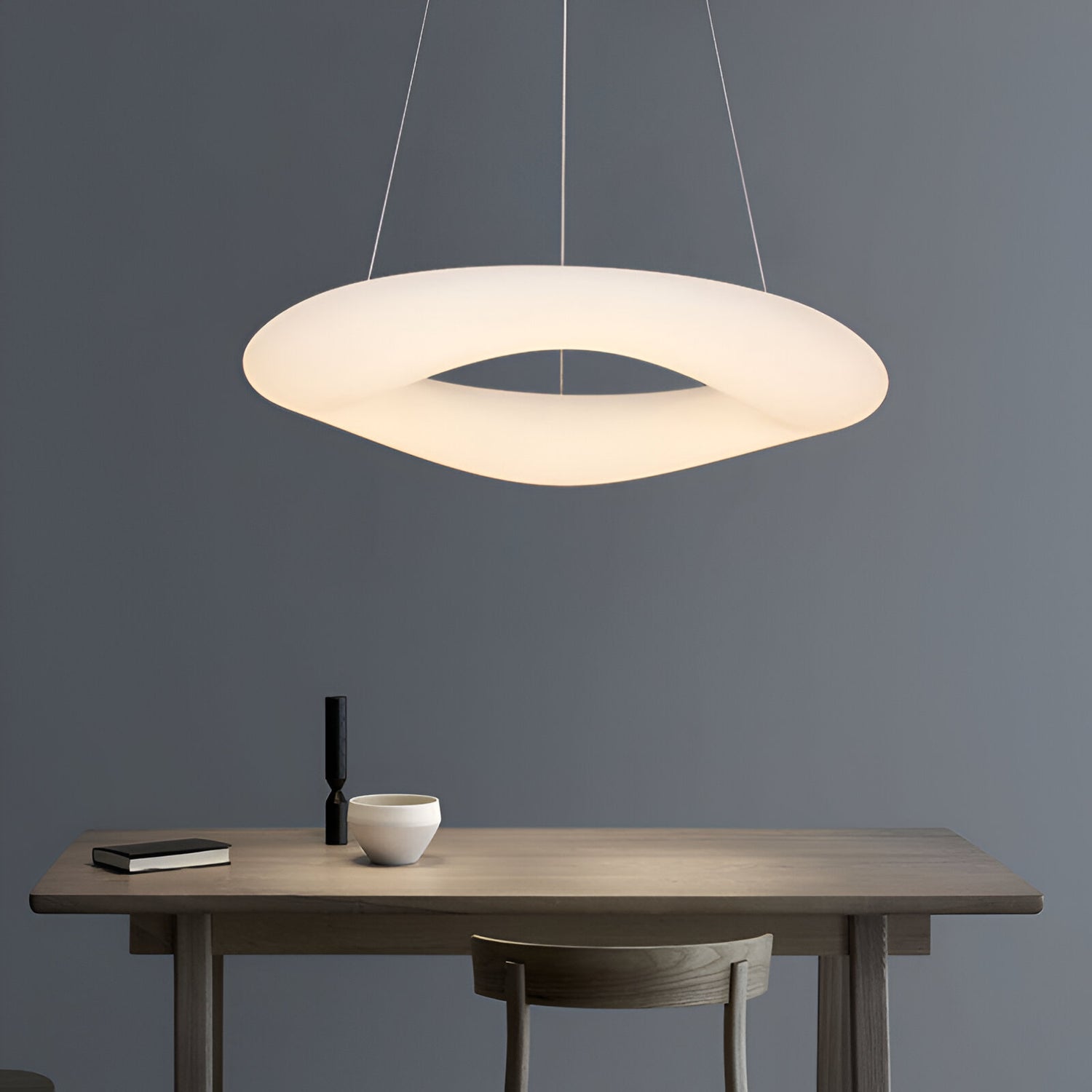 Lampe à pendentif stylée en forme ovale nordique