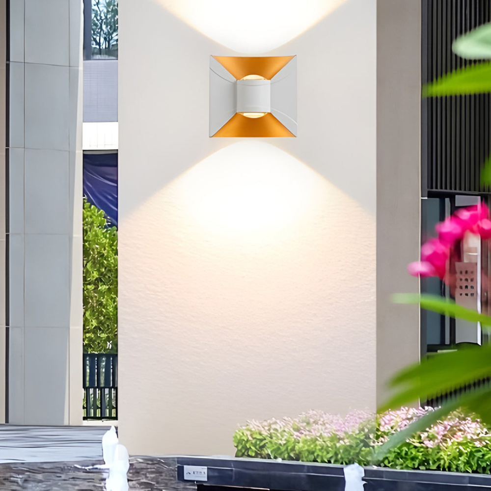 The Master of Light Outdoor Wall Lamp