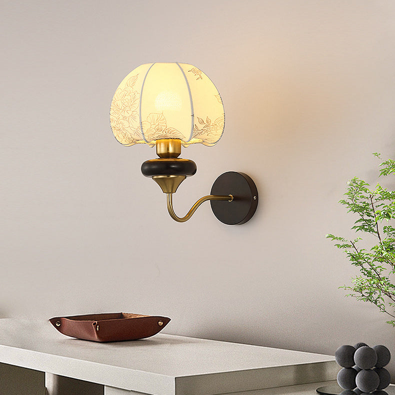 Traditionelle Musterstoff-Wandlampe