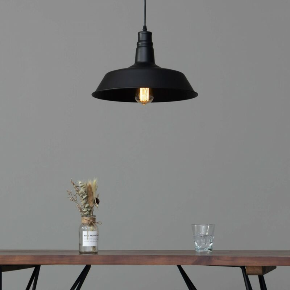 La lampe de plafond industrielle Glow de The Loft