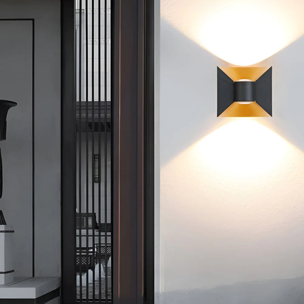 The Master of Light Outdoor Wall Lamp