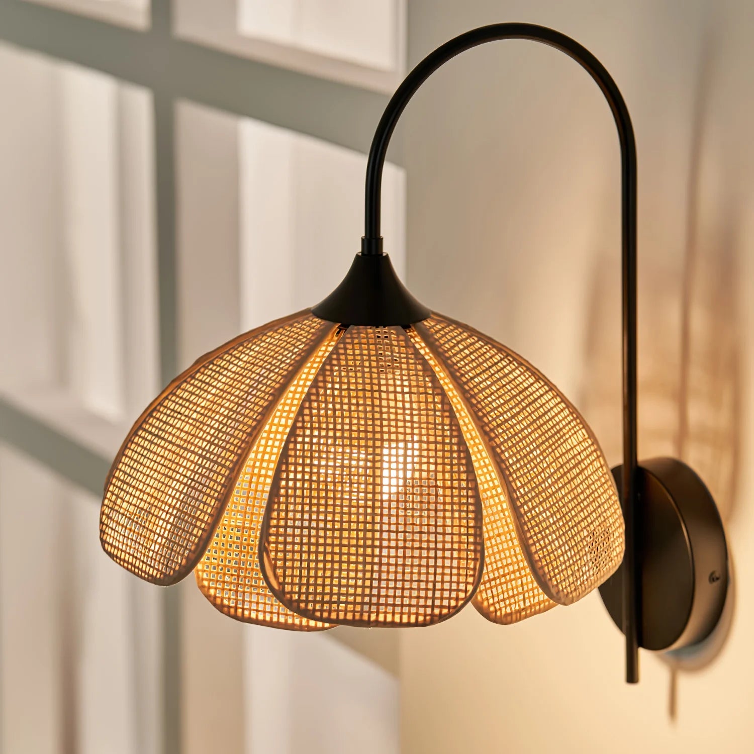 De Gloed van Rieten Wandlamp