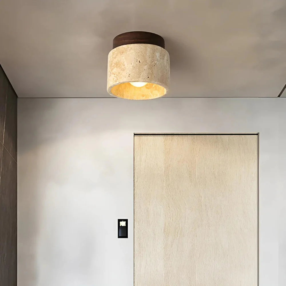 Le luminaire de plafond en travertin