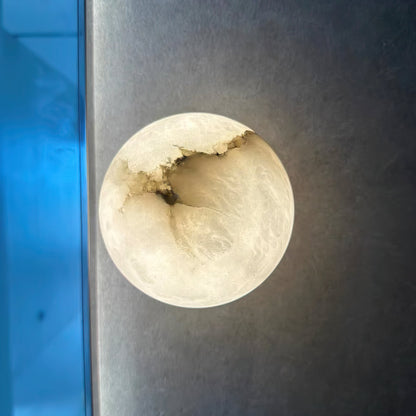 Alabaster Elegance Mini-Orb-Wandleuchte