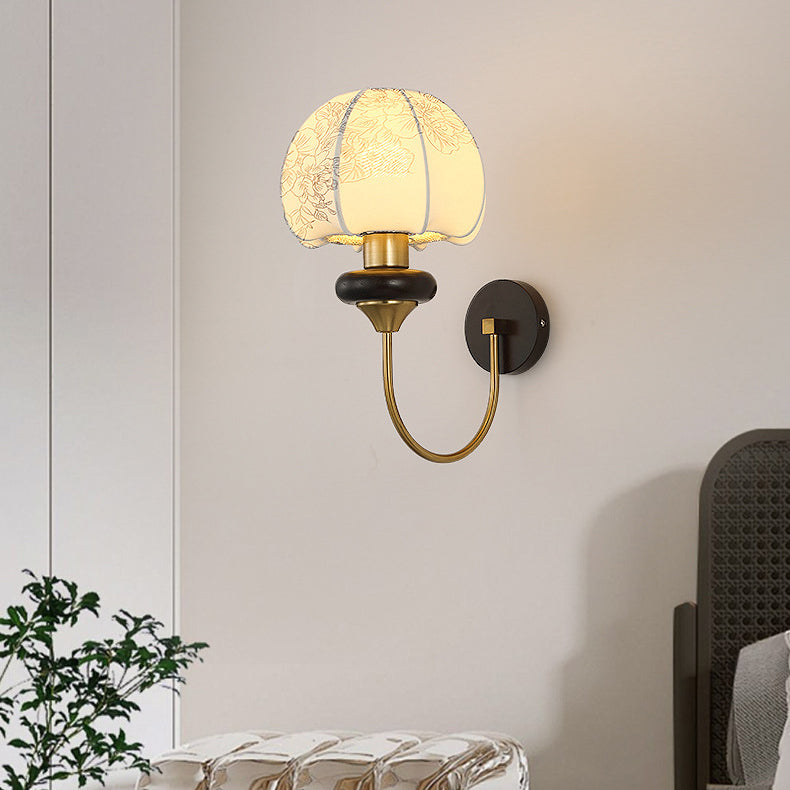 Traditionelle Musterstoff-Wandlampe