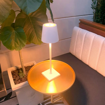 La lampe de table extérieure sans fil IP65 étanche Golden Glow