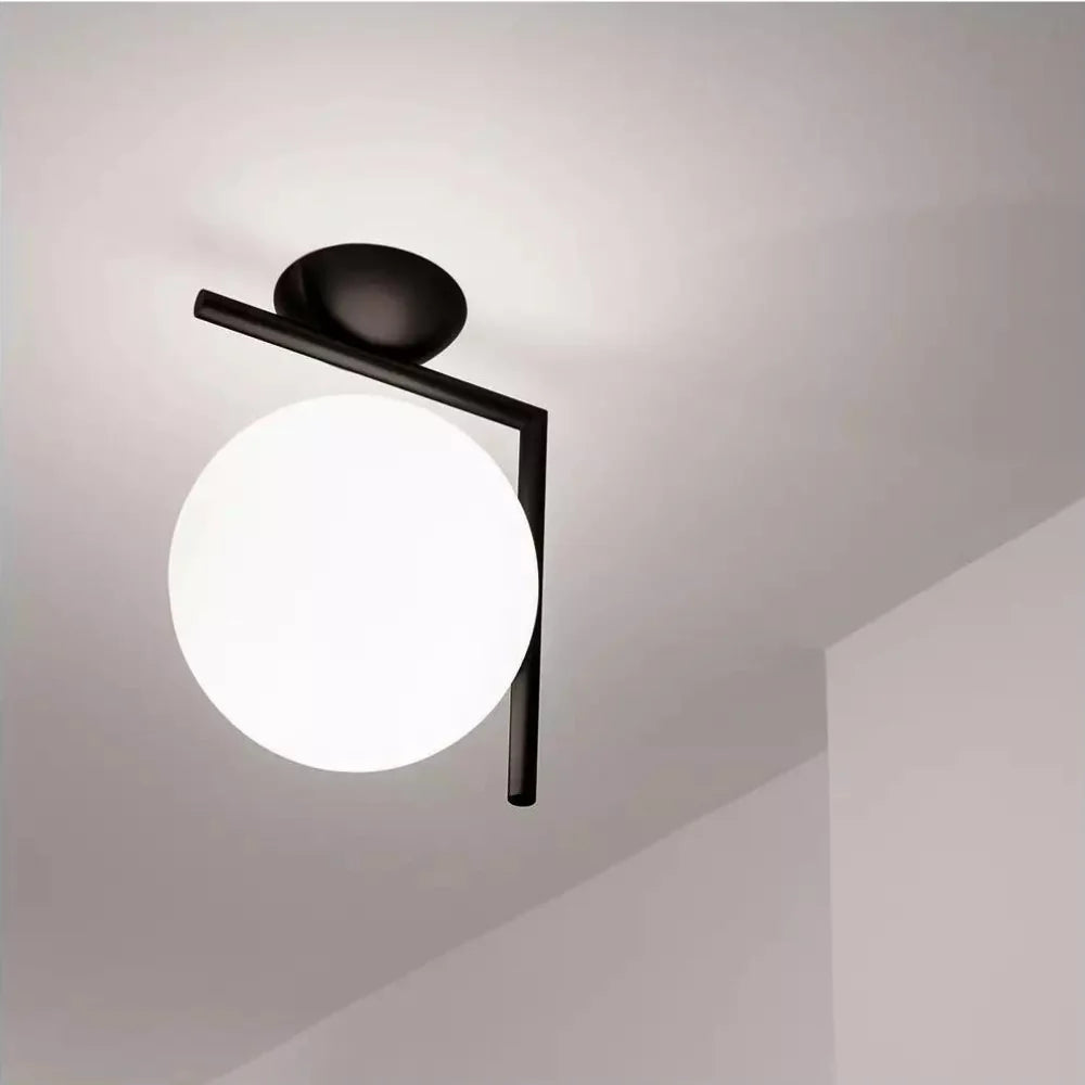 La lampe murale globe suspendue