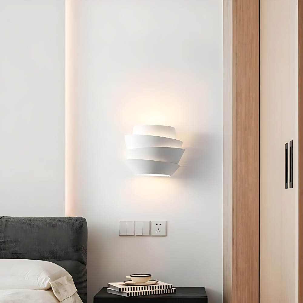 Scandi Light Wall Lamp – Sleek Iron Design