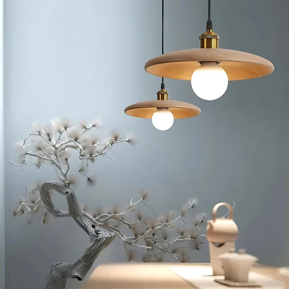 Lustre en bois charmant