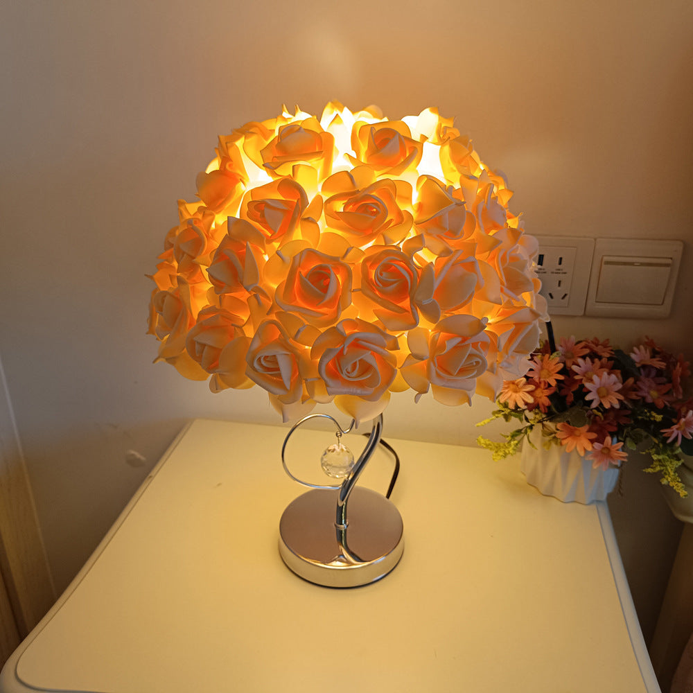 Lampe de table en tissu en fer à fleurs créatives