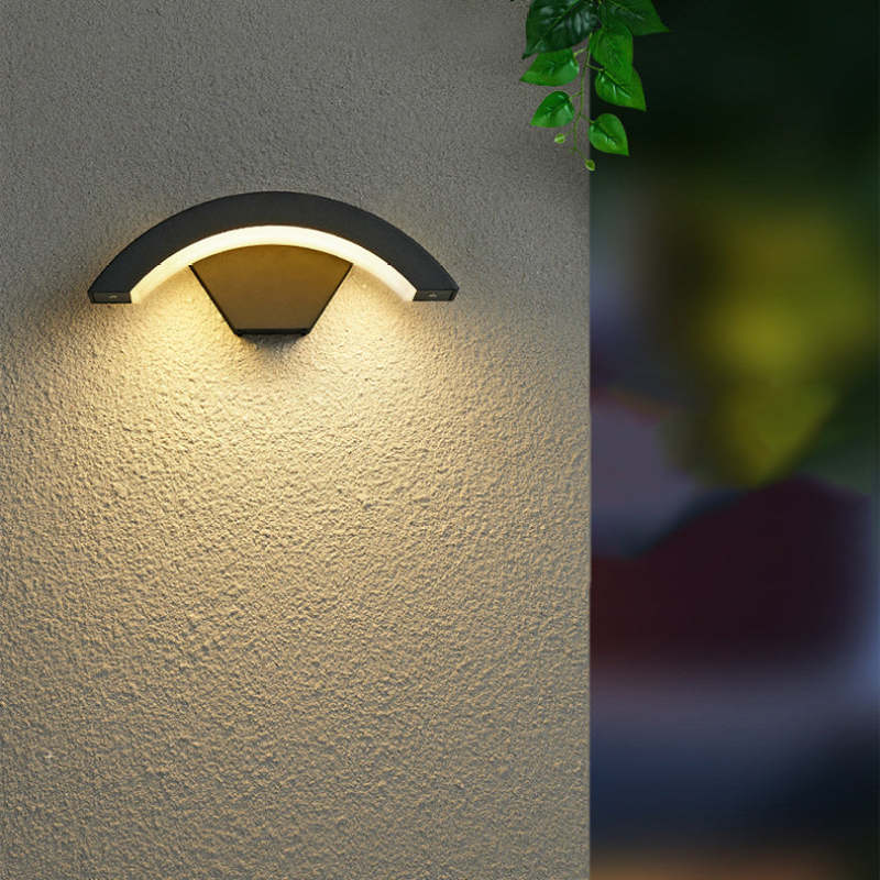 Lampada da parete esterna LED in metallo Nordic Arc IP65 impermeabile