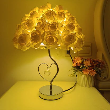 Lampe de table en tissu en fer à fleurs créatives