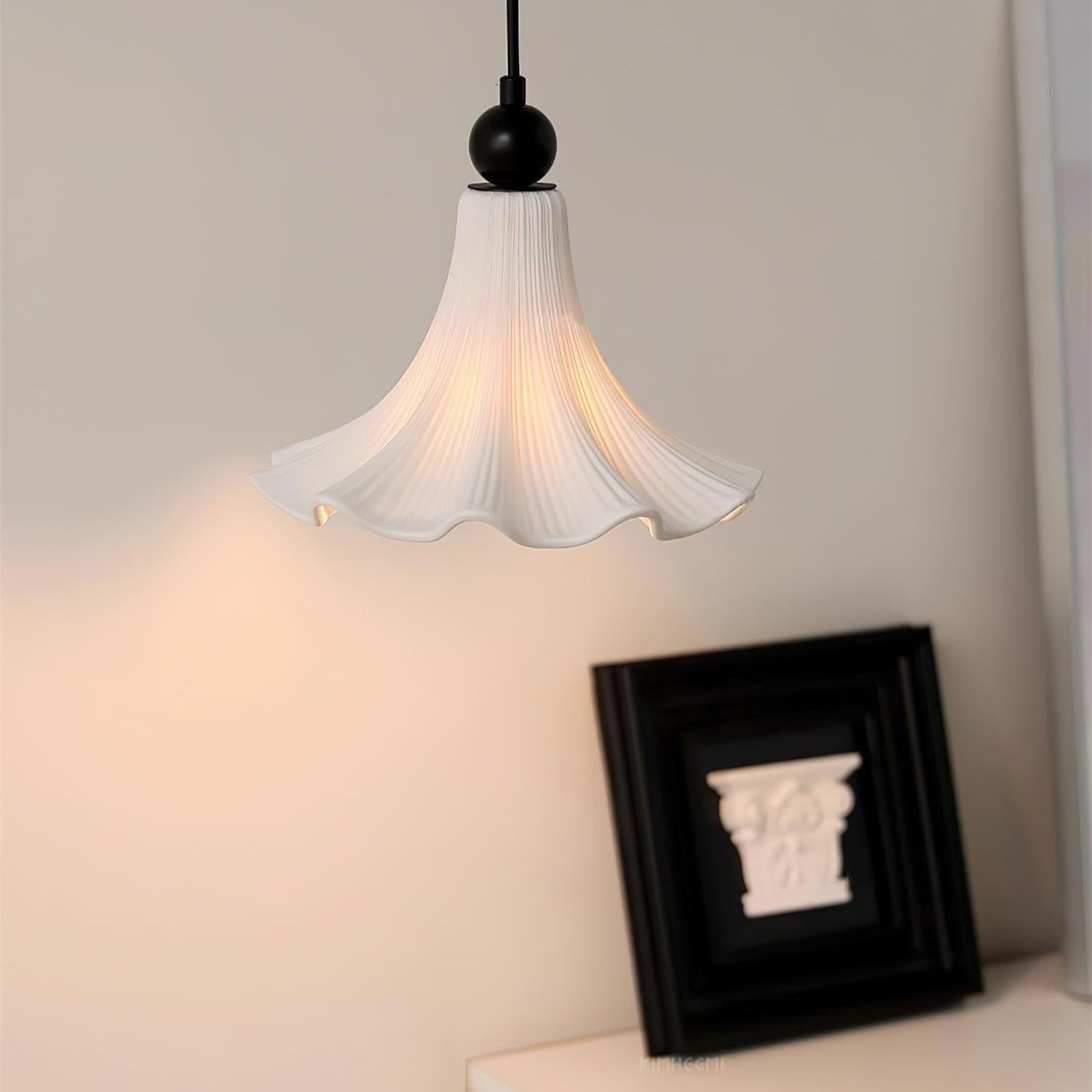 Petalis Charm French Petal Ceramic Pendant Light