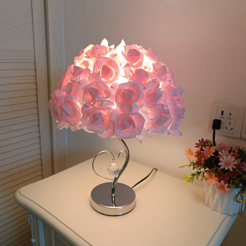 Lampe de table en tissu en fer à fleurs créatives