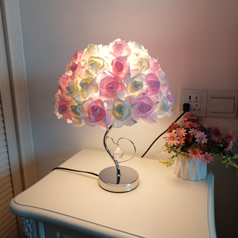 Lampe de table en tissu en fer à fleurs créatives