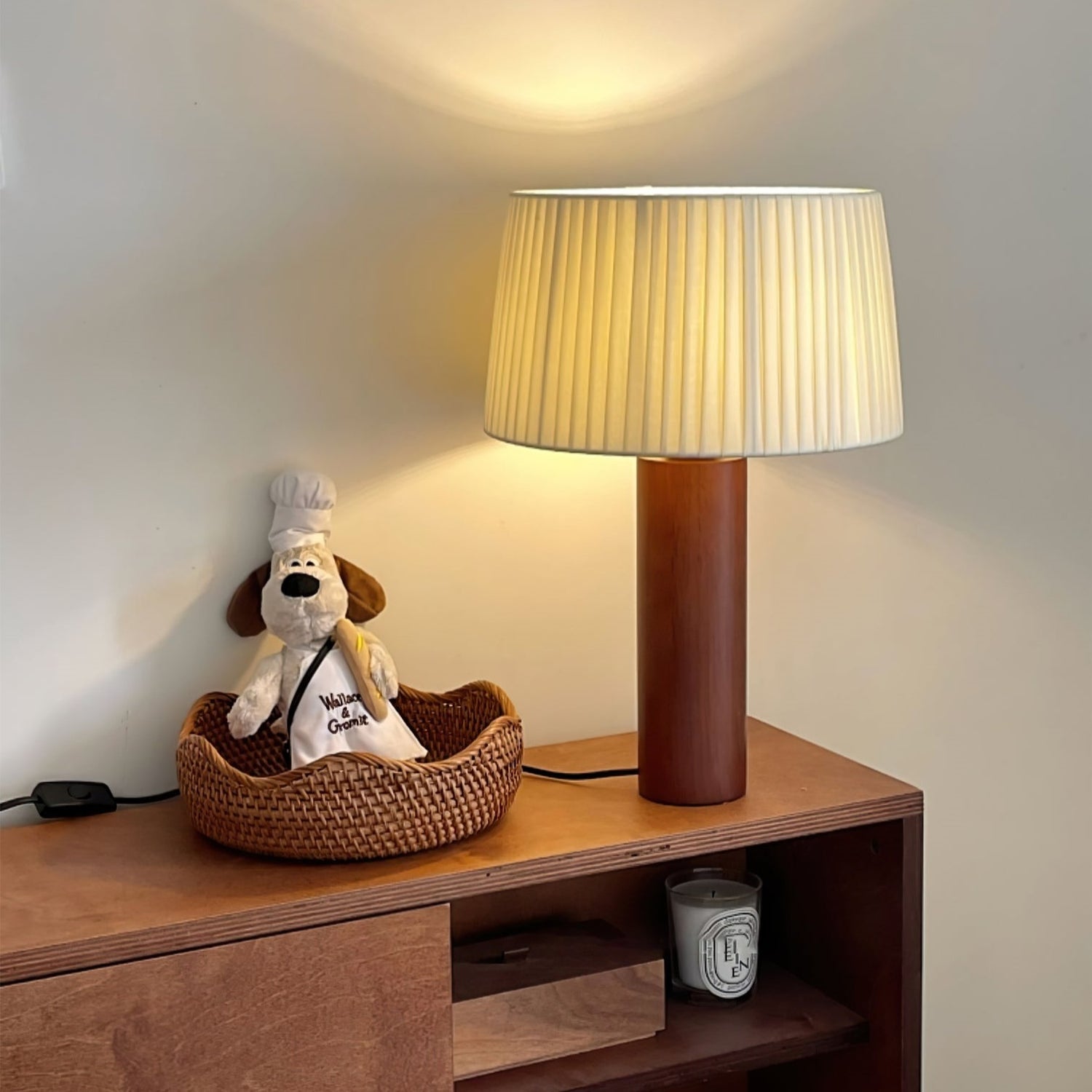 Lampada da tavolo LED con paralume in tessuto vintage in legno massello