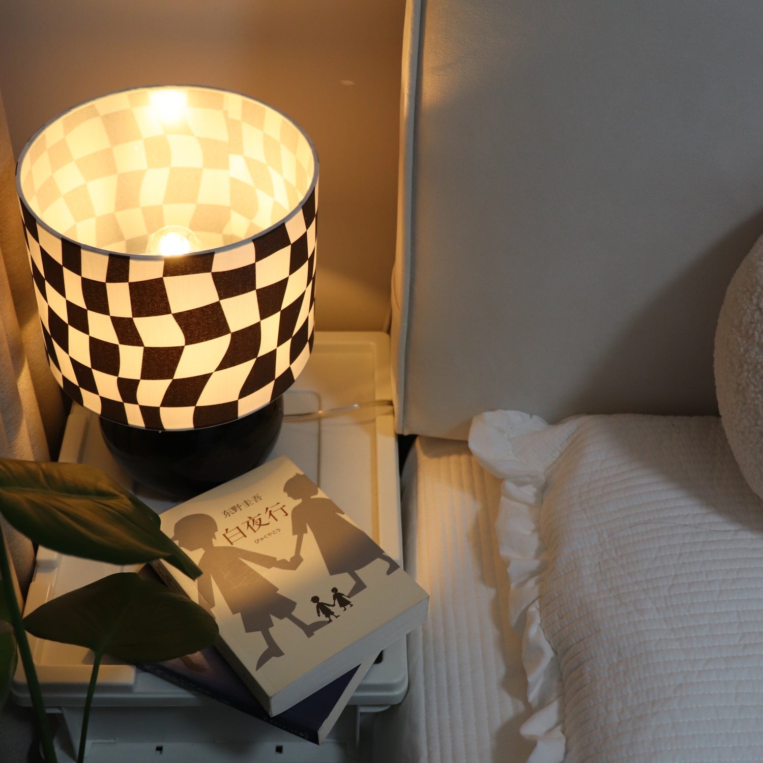 Classic Checkerboard Glass Table Lamp