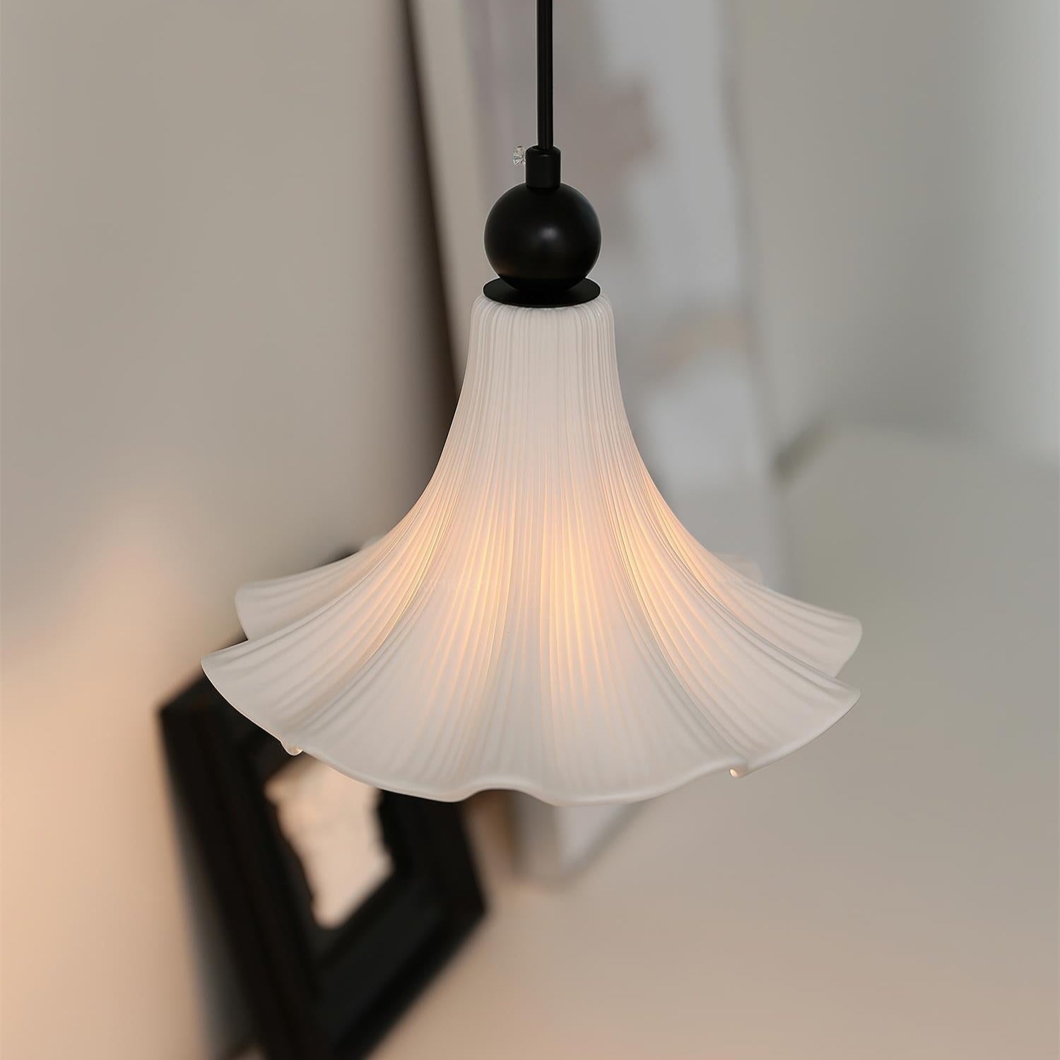 Petalis Charm French Petal Ceramic Pendant Light